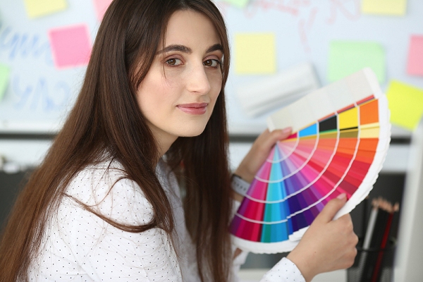 Cores que vendem: como escolher a paleta certa para sua marca